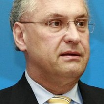 Deutschland » Bayerischer Innenminister fordert Verbot von Killerspielen Deutschland » Bayerischer Innenminister fordert Verbot von Killerspielen